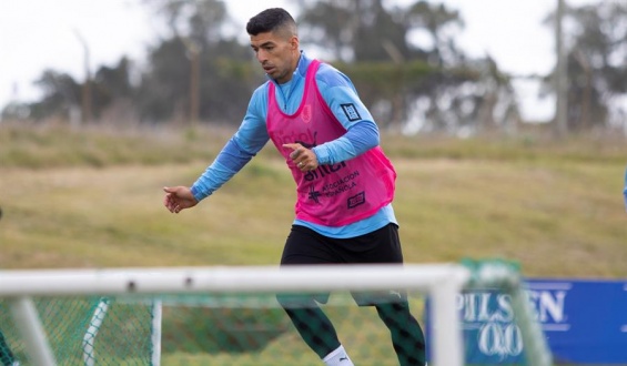 Uruguay suma a Luis Su�rez y completa su cuarta jornada de entrenamientos