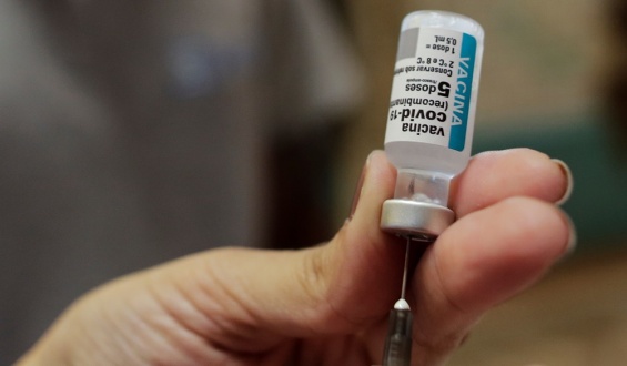 El 50 % de la poblaci�n uruguaya ya recibi� al menos una dosis de la vacuna