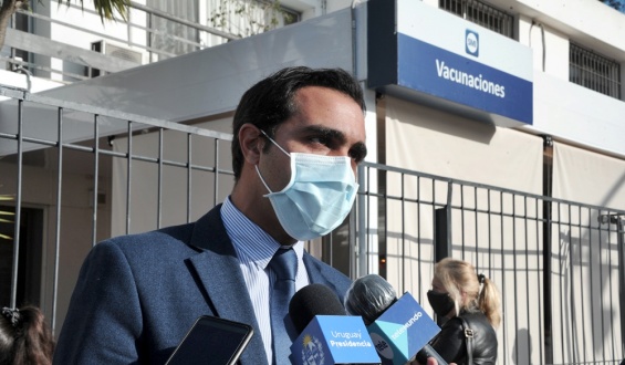 Uruguay se convirti� este mi�rcoles en el primer pa�s de Am�rica Latina en iniciar la vacunaci�n contra la COVID-19 en menores de entre 12 y 17 a�os