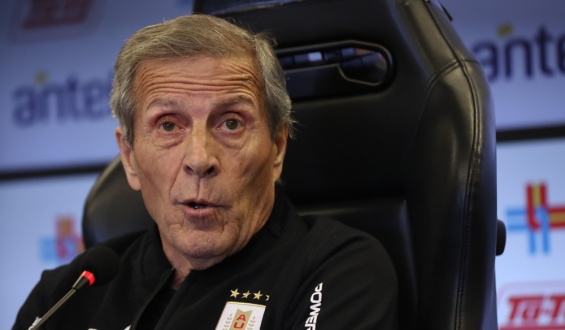 Tab�rez: Messi no tendr� marca individual, "pobre el que tenga que hacerlo"