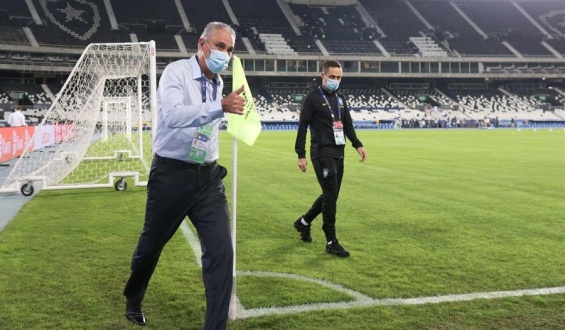 Tite atribuye victoria a sustituciones y critica la cancha y el arbitraje
