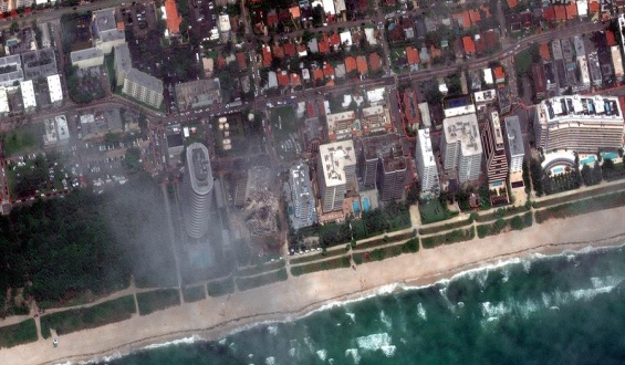 Aumentan a 5 los muertos por el derrumbe de un edificio de Miami-Dade