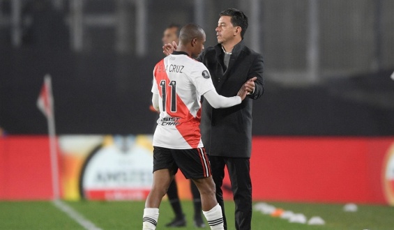 Boca empata como visitante y River pierde ante el campe�n defensor