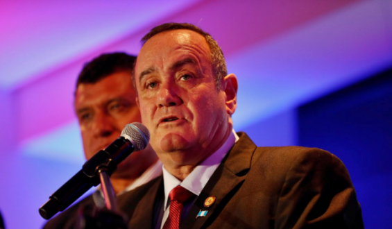 El presidente de Guatemala decreta estado de calamidad por la variante delta