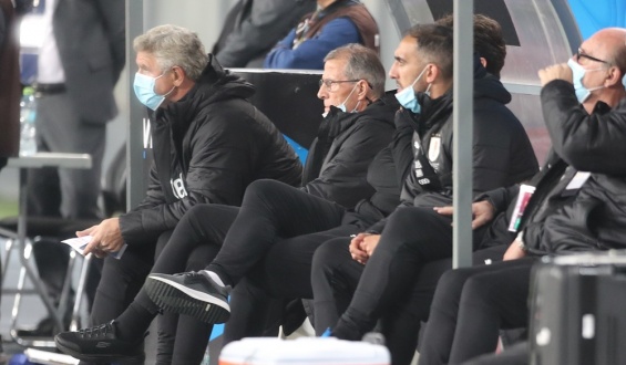 Tab�rez elogia la entrega de la celeste tras el empate con Per�