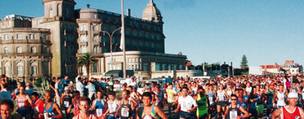 Desde las 20:00 horas se corre la San Felipe y Santiago en la Rambla