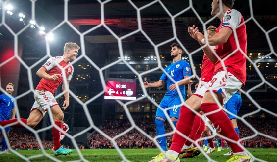 Dinamarca fulmina a Israel y saca medio billete a Catar