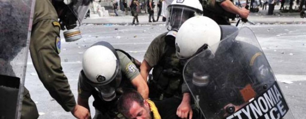 Comparecen ante la justicia 43 personas tras enfrentamientos en Atenas