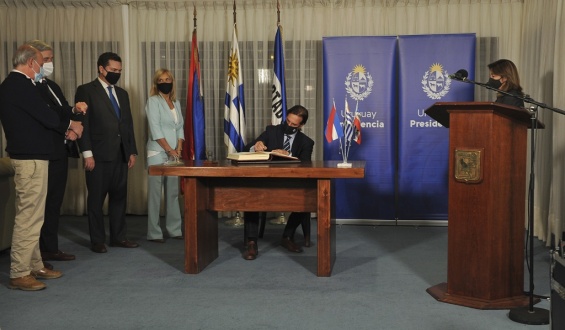 Lacalle Pou regres� al pa�s tras haber pasado la Navidad en el Congo