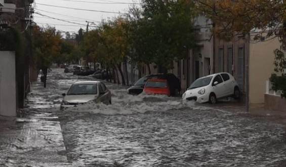 Intensa turbonada de viento y lluvia provoc� graves da�os en Mercedes
