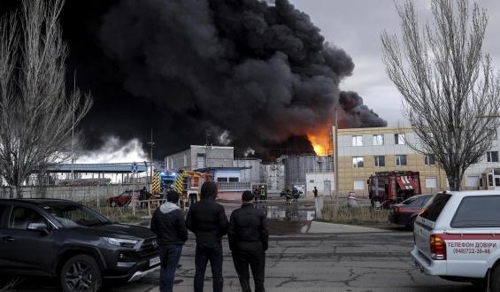 Ucrania confirma la destrucci�n de su mayor refiner�a por el ej�rcito ruso