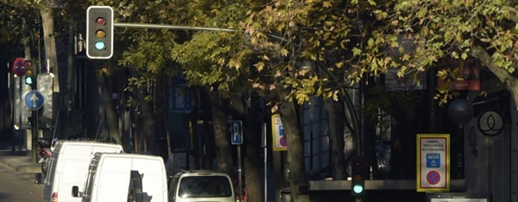 Hombre estrell su coche con explosivos contra sede del PP en Madrid