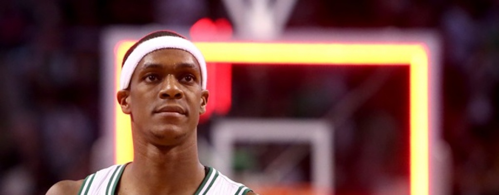Celtics cambia a Rondo por tres jugadores de Dallas