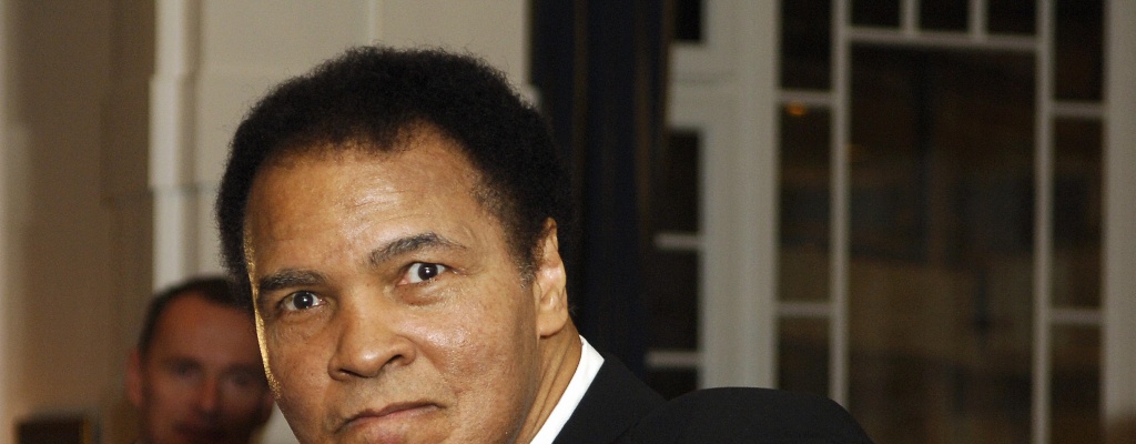 Muhammad Ali hospitalizado por una neumona "leve"