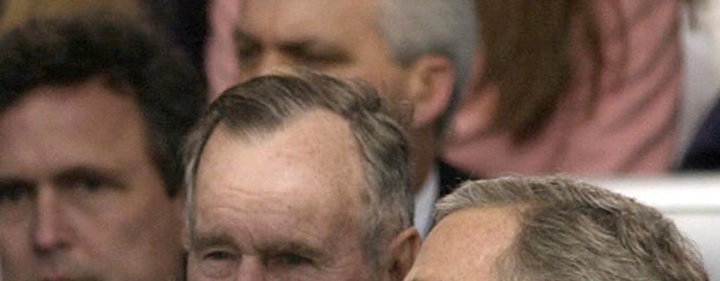 George W. Bush padre fue hospitalizado