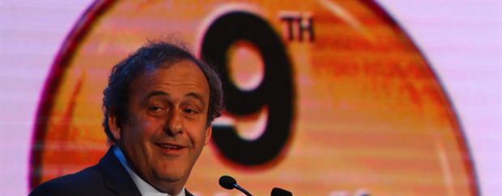 Platini pide incorporar una "tarjeta blanca" para expulsiones temporarias