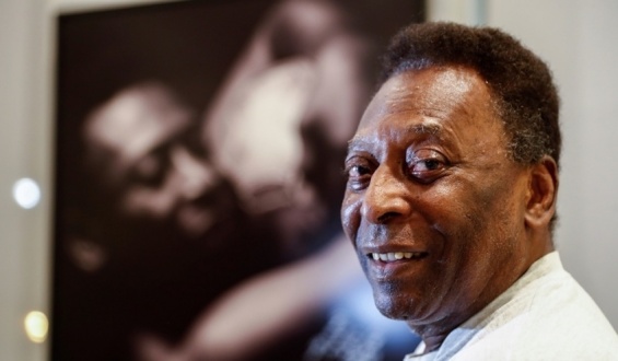 La Conmebol propone cambiar por corazones tres estrellas de la camiseta de Brasil en homenaje a Pel�