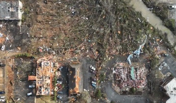 Aumentan a 25 los muertos por los tornados en el Medio Oeste estadounidense