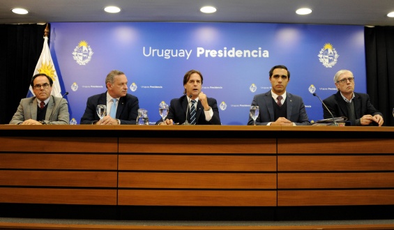 El gobierno decret� la emergencia h�drica en la zona metropolitana y exonerar� de impuestos al agua embotellada