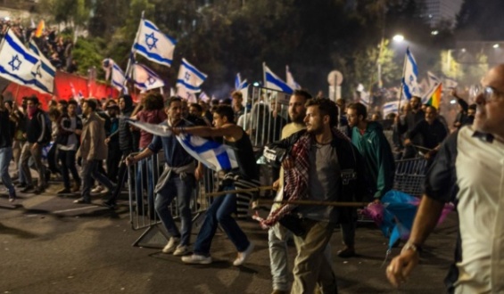 Miles de manifestantes israel�es irrumpen en el aeropuerto de Tel Aviv